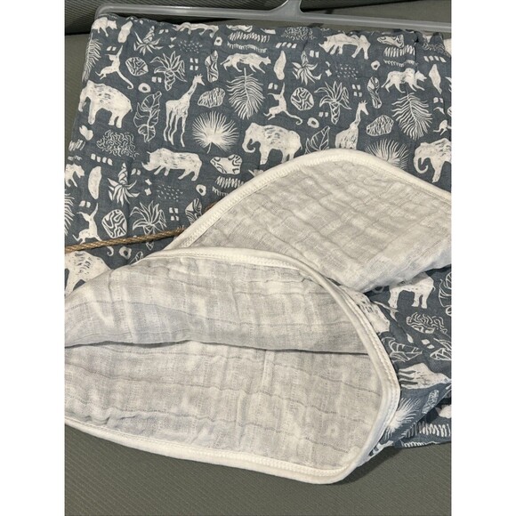 Lila & Jack Muslin Baby Blanket Blue Safari Animals Oversized Cotton Quilt New - Picture 3 of 8
